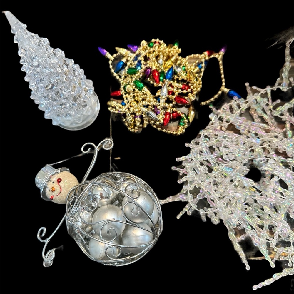 ⭐️2/$12⭐️Christmas decorations